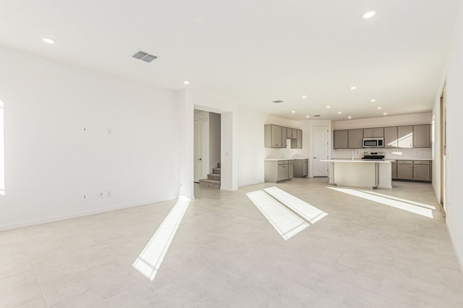 Spacious, unfurnished interior of a new home in Teravalis, Buckeye (Image 8).