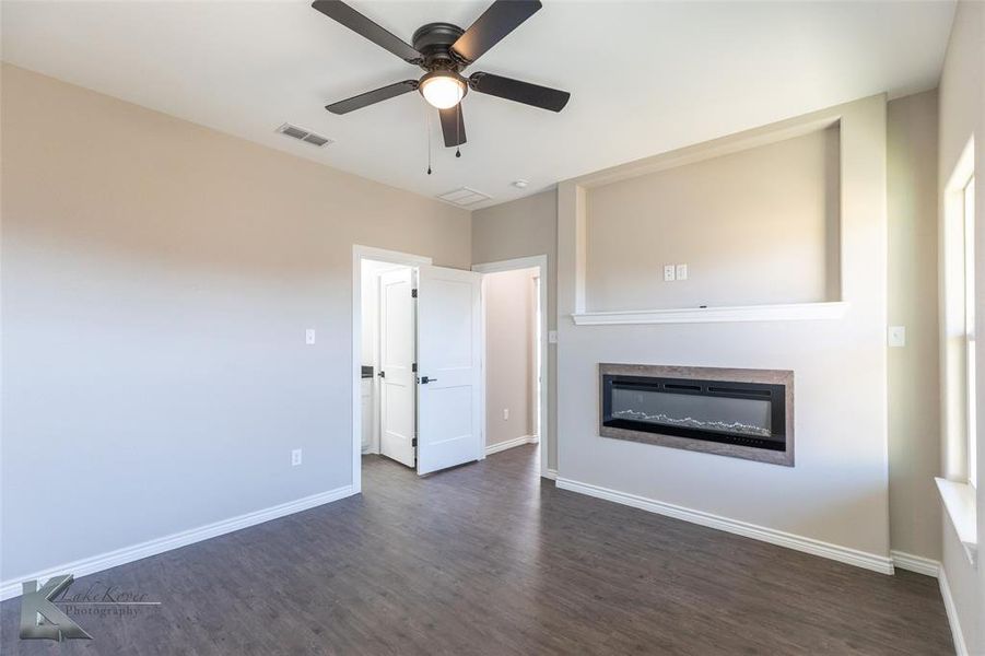 Spacious, unfurnished interior of a new home in , Abilene (Image 14).
