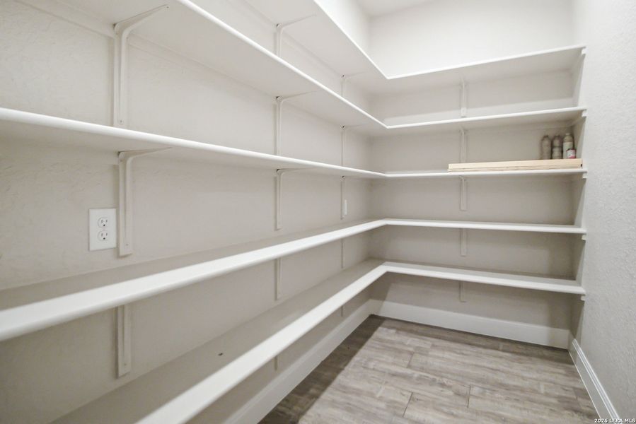 Spacious, unfurnished interior of a new home in , La Vernia (Image 23).