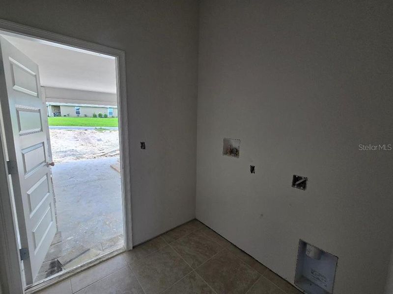 Spacious, unfurnished interior of a new home in Twisted Oaks, Beverly Hills (Image 25).