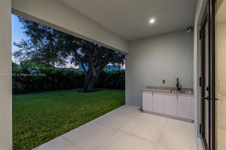 Exterior details and patio area of a home in , Cutler Bay (Image 38).