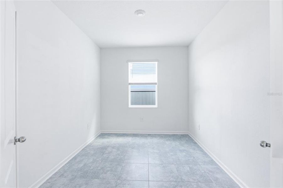 Spacious, unfurnished interior of a new home in Peace Creek Reserve, Winter Haven (Image 17).