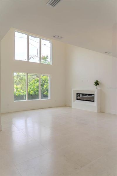 Spacious, unfurnished interior of a new home in , Tampa (Image 27).