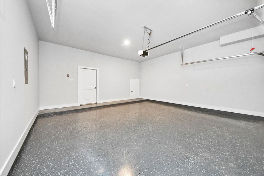 Spacious, unfurnished interior of a new home in , Houston (Image 28).