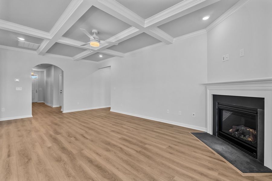 Spacious, unfurnished interior of a new home in Fieldstone, Lexington (Image 21).