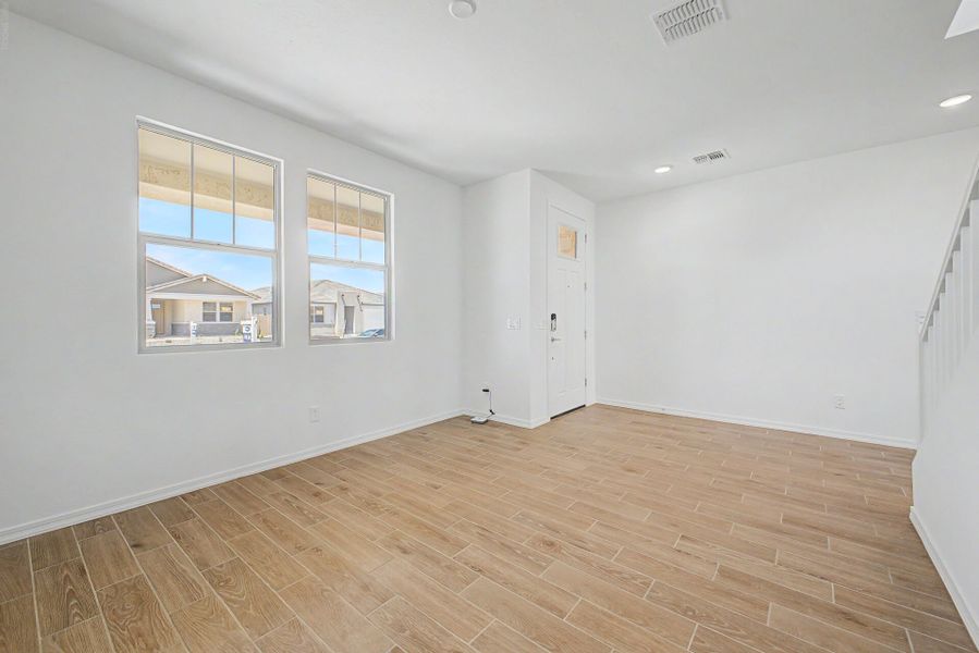 Spacious, unfurnished interior of a new home in White Tank Vistas, Waddell (Image 9).