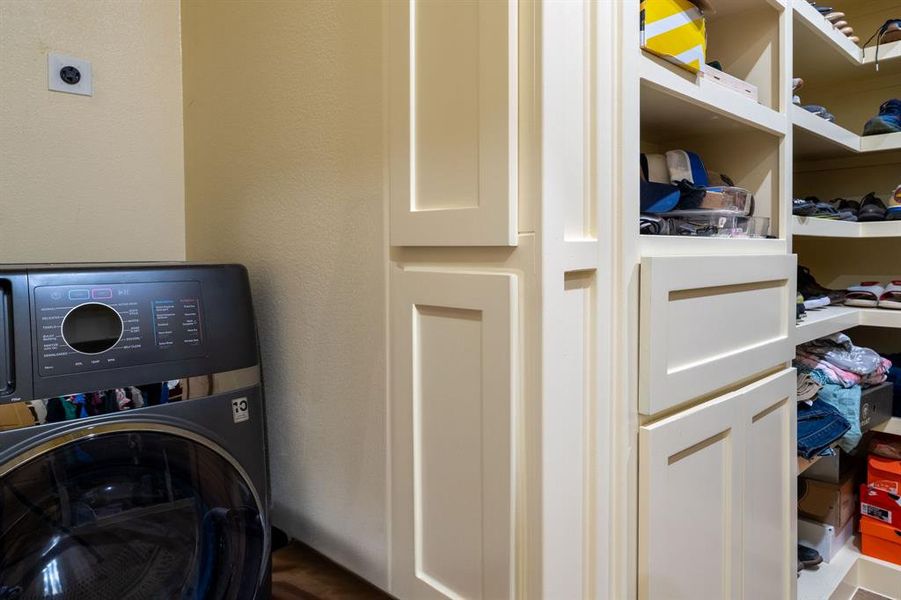 W&D hook-up in master closet