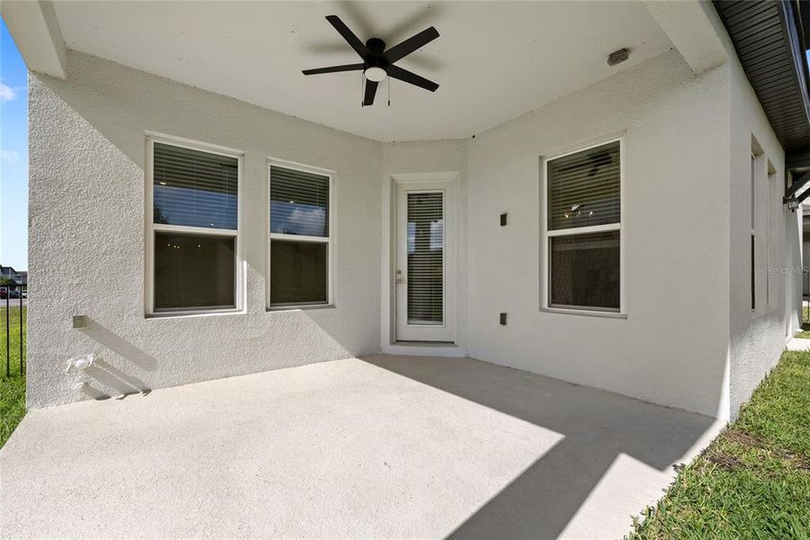 Exterior details and patio area of a home in , Winter Garden (Image 38).