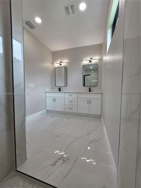 Image 40 of a home in .