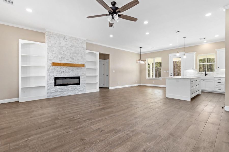 Spacious, unfurnished interior of a new home in , Vidor (Image 19). Spacious, unfurnished interior of a new home in , Vidor (Image 19).