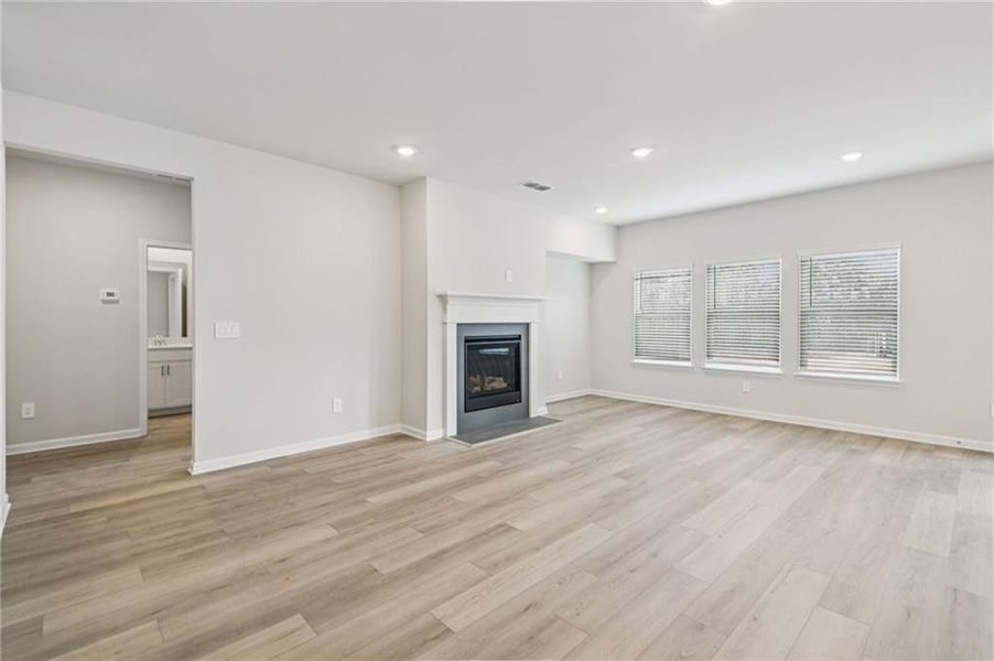 Spacious, unfurnished interior of a new home in Creekside at Oxford Park, Fairburn (Image 42).