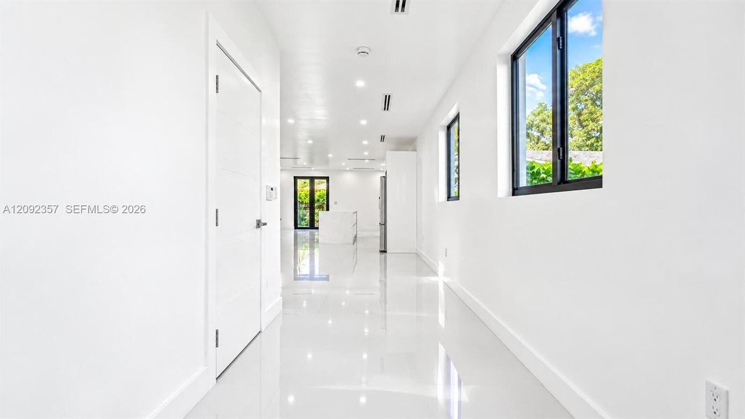 Spacious, unfurnished interior of a new home in , Miami (Image 34).