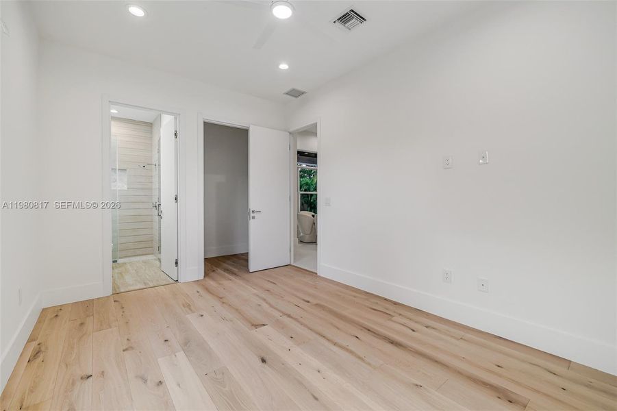 Spacious, unfurnished interior of a new home in , Biscayne Park (Image 24).