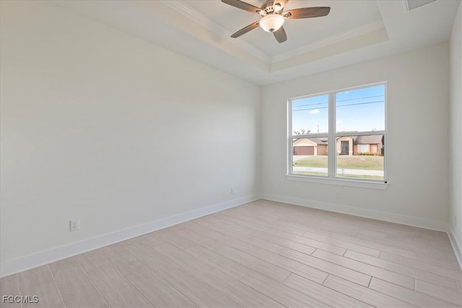 Spacious, unfurnished interior of a new home in Cape Coral, Cape Coral (Image 35).