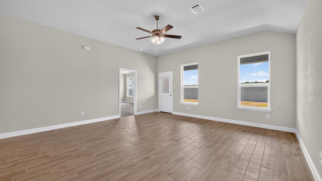 Representative unfurnished interior of a home built from the Desert Willow by D.R. Horton in Treeline, Justin (Image 16).