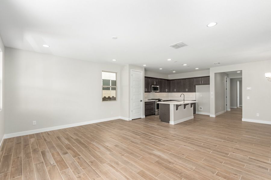 Spacious, unfurnished interior of a new home in Allen Ranches, Litchfield Park (Image 11). Spacious, unfurnished interior of a new home in Allen Ranches, Litchfield Park (Image 11).