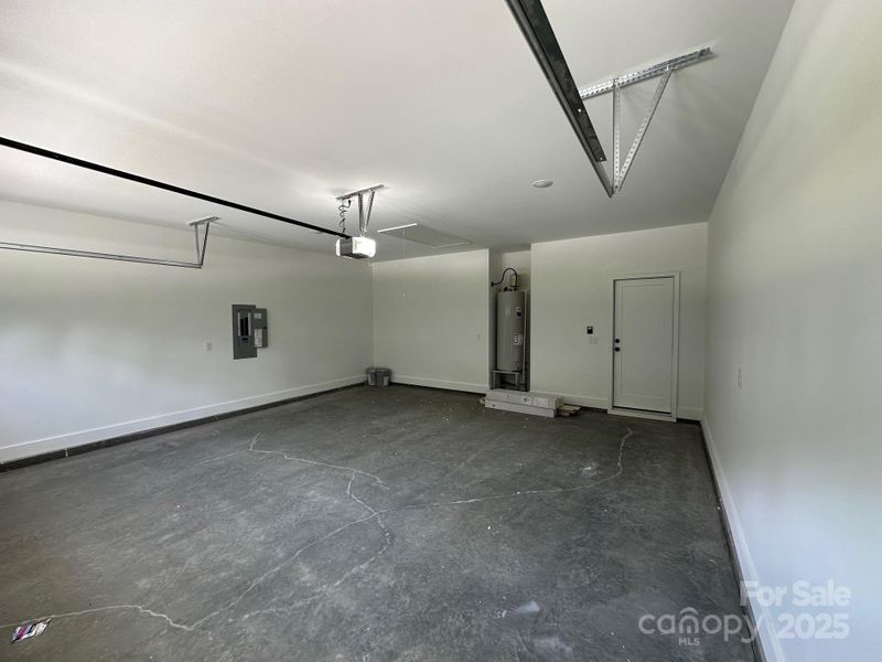 Spacious, unfurnished interior of a new home in , Spartanburg (Image 11). Spacious, unfurnished interior of a new home in , Spartanburg (Image 11).