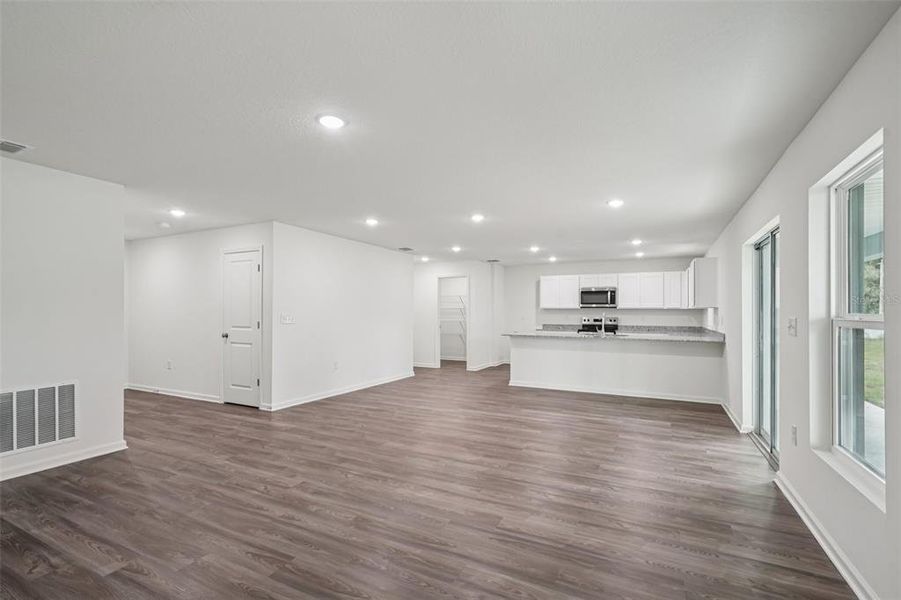 Spacious, unfurnished interior of a new home in Sable Run, Ocala (Image 18).