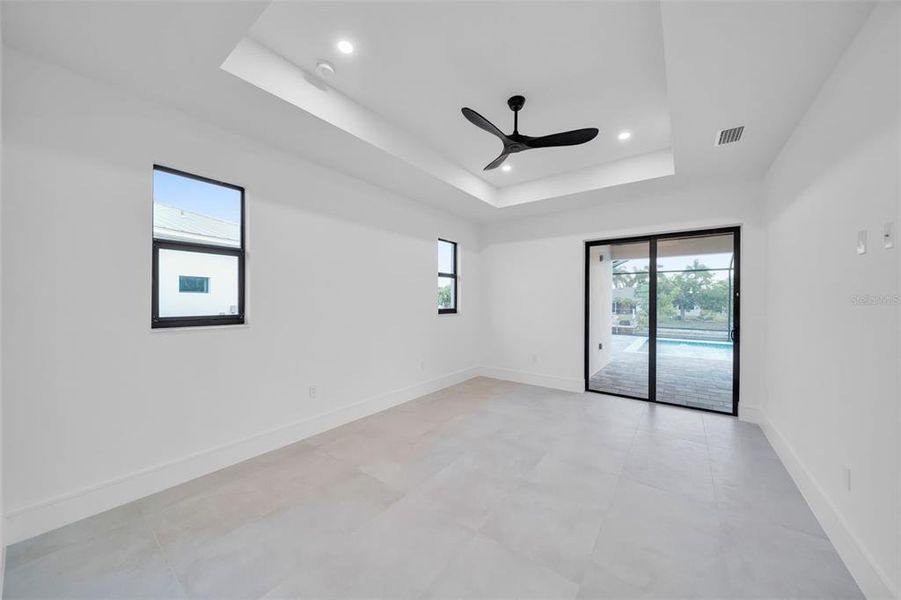 Spacious, unfurnished interior of a new home in , Cape Coral (Image 43).
