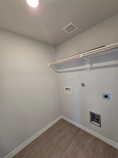 Spacious, unfurnished interior of a new home in , Baytown (Image 12).