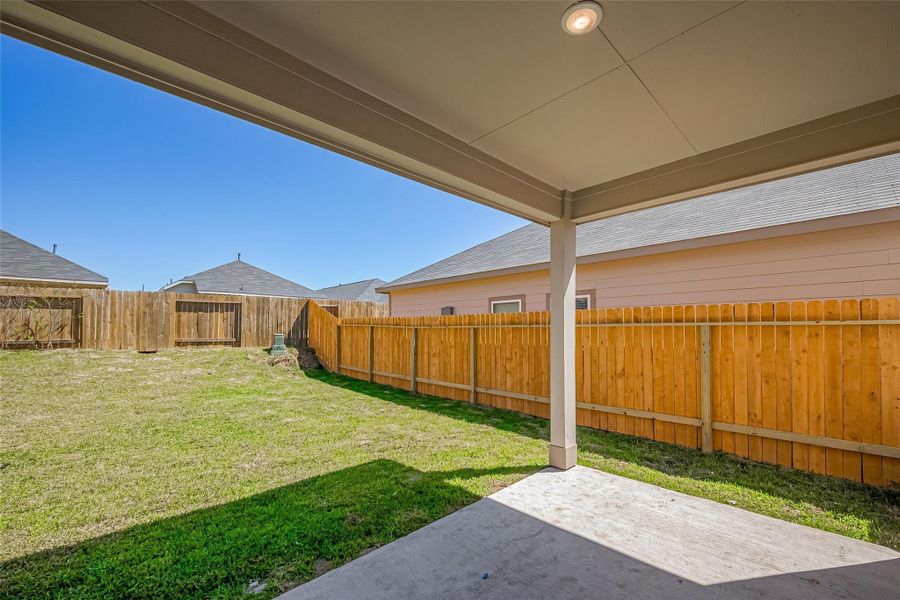Exterior details and patio area of a home in River Ranch, Dayton (Image 4).