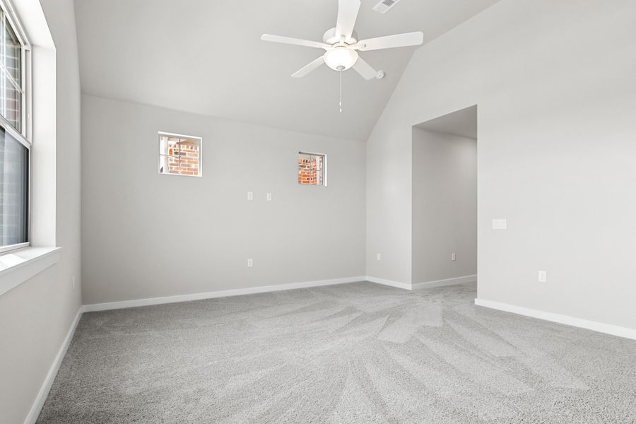 Spacious, unfurnished interior of a new home in Wildridge, Oak Point (Image 24).