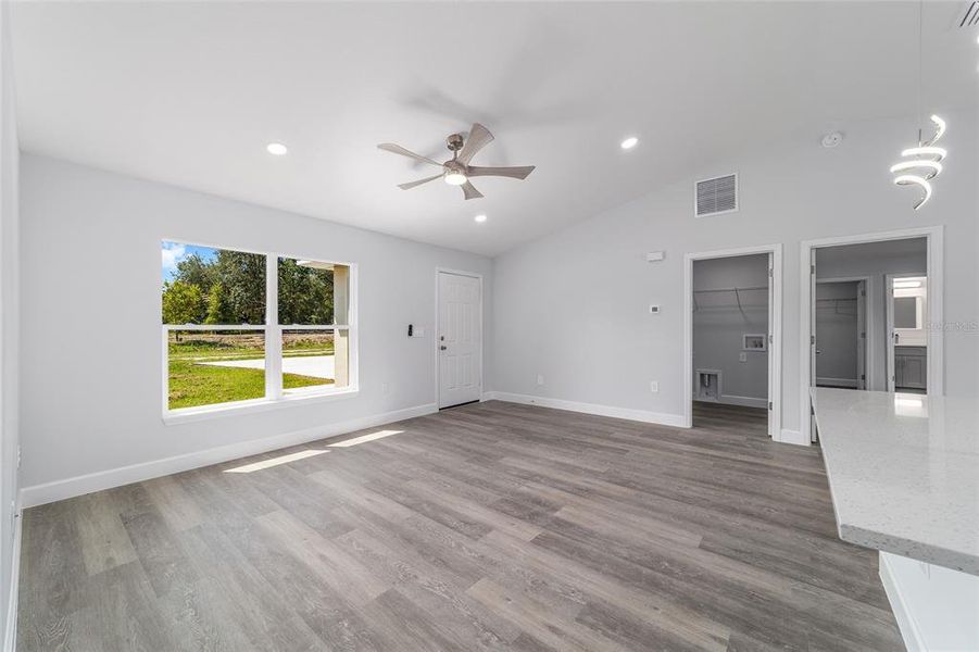 Spacious, unfurnished interior of a new home in , Dunnellon (Image 11).