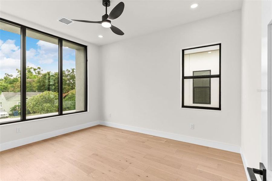 Spacious, unfurnished interior of a new home in , Tampa (Image 43).