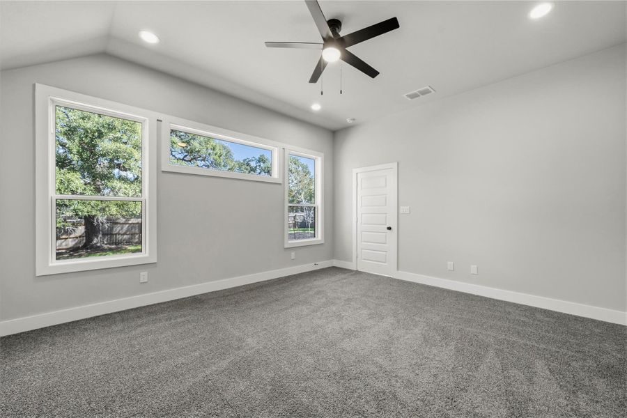Spacious, unfurnished interior of a new home in , Wimberley (Image 28).