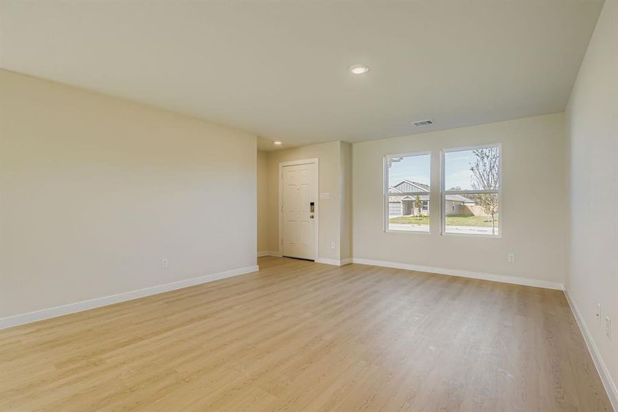 Spacious, unfurnished interior of a new home in Middlefield Village, Dallas (Image 16). Spacious, unfurnished interior of a new home in Middlefield Village, Dallas (Image 16).