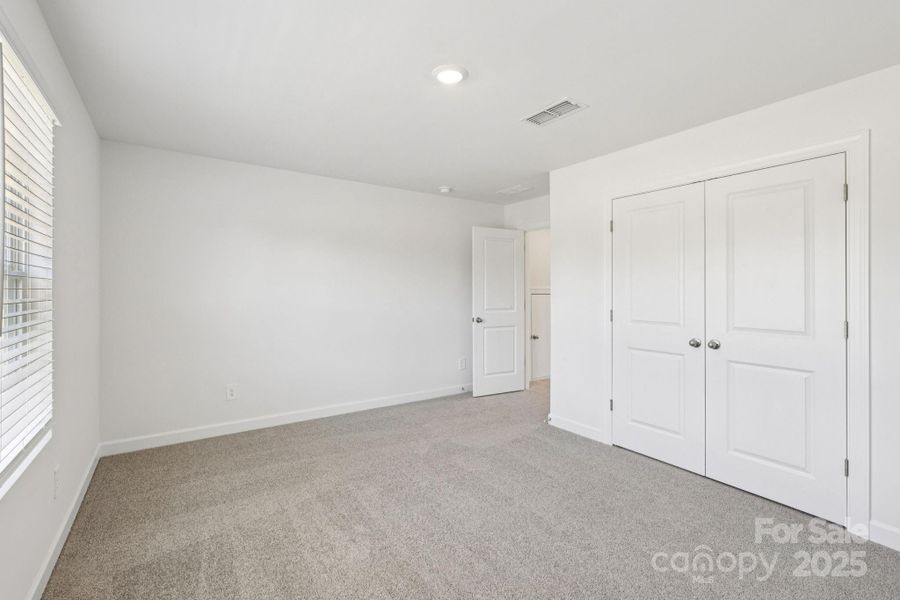 Spacious, unfurnished interior of a new home in Brighton Springs, York (Image 27).