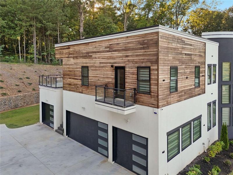 Image 98 of a home in .