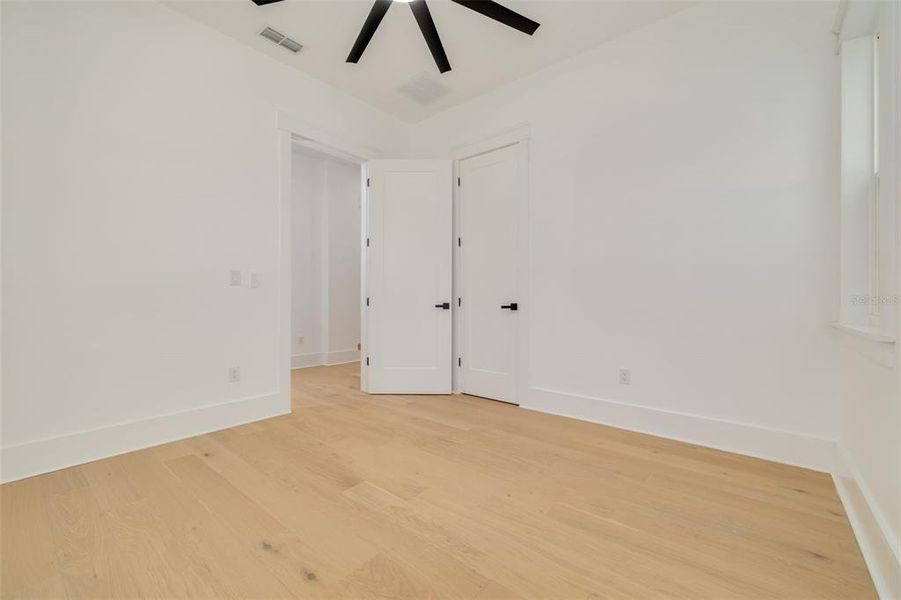 Spacious, unfurnished interior of a new home in , St. Petersburg (Image 37).