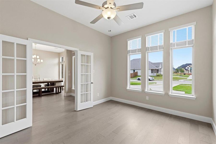 Spacious, unfurnished interior of a new home in Kentsdale Farms, DeSoto (Image 19).