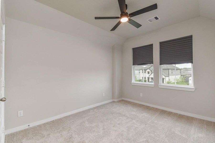 Spacious, unfurnished interior of a new home in Oakwood, Tomball (Image 23).