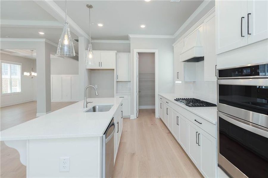 Furnished interior view inside a new home in Livingstone Park, Kennesaw (Image 4).