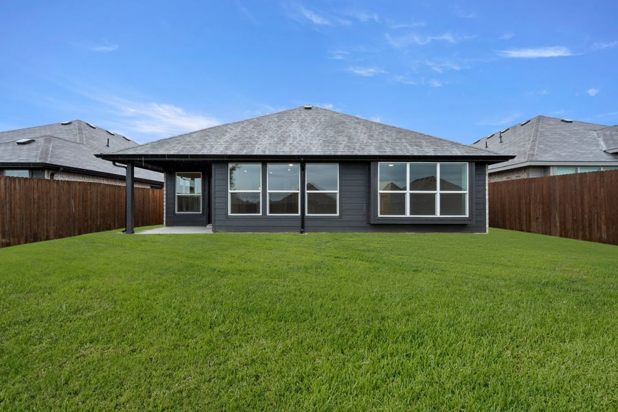 Exterior details and patio area of a home in Chisholm Hills, Cleburne (Image 4).