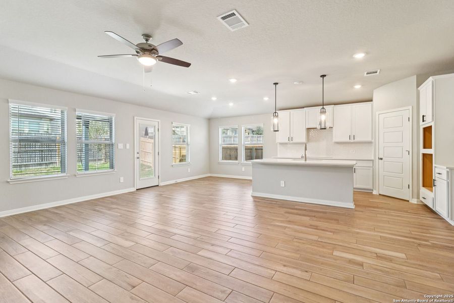 Spacious, unfurnished interior of a new home in Arcadia Ridge - Classic Series, San Antonio (Image 29).