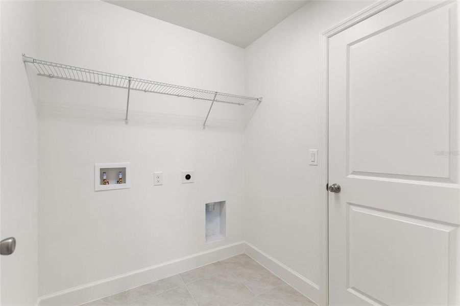 Spacious, unfurnished interior of a new home in , Davenport (Image 20).