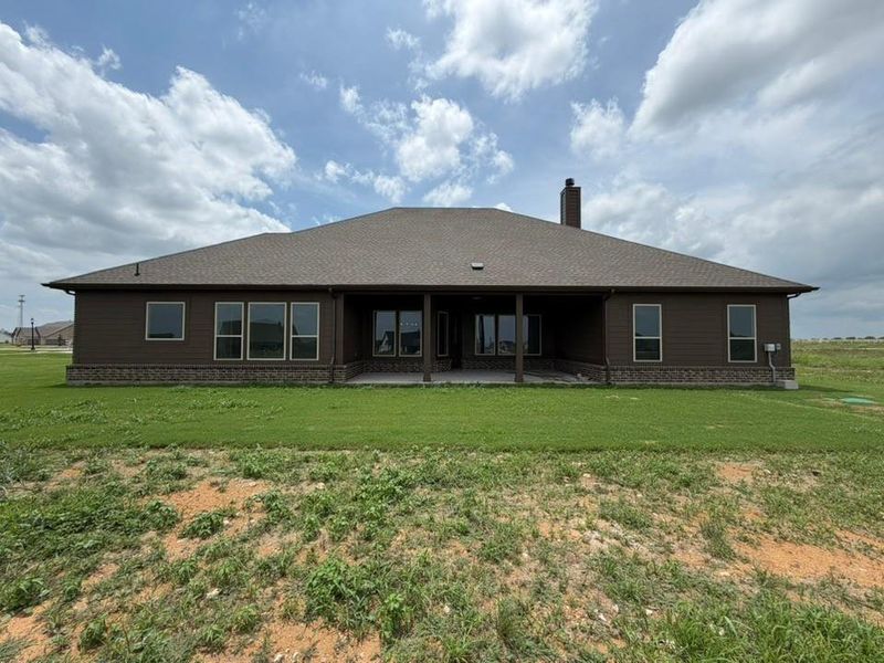 Exterior details and patio area of a home in Rocky Top, Krum (Image 3).
