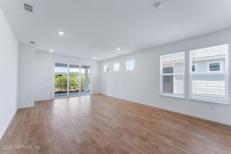 Spacious, unfurnished interior of a new home in , Yulee (Image 32).