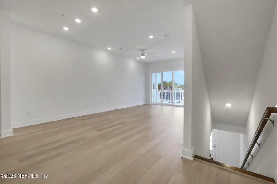 Spacious, unfurnished interior of a new home in , Jacksonville Beach (Image 34).