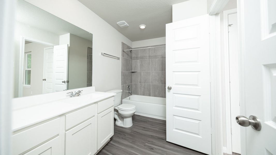 Representative furnished interior of a home built from the The Avola - Walden on Lake Conroe by Legend Homes in Lake Conroe Area Homes, Montgomery (Image 9).