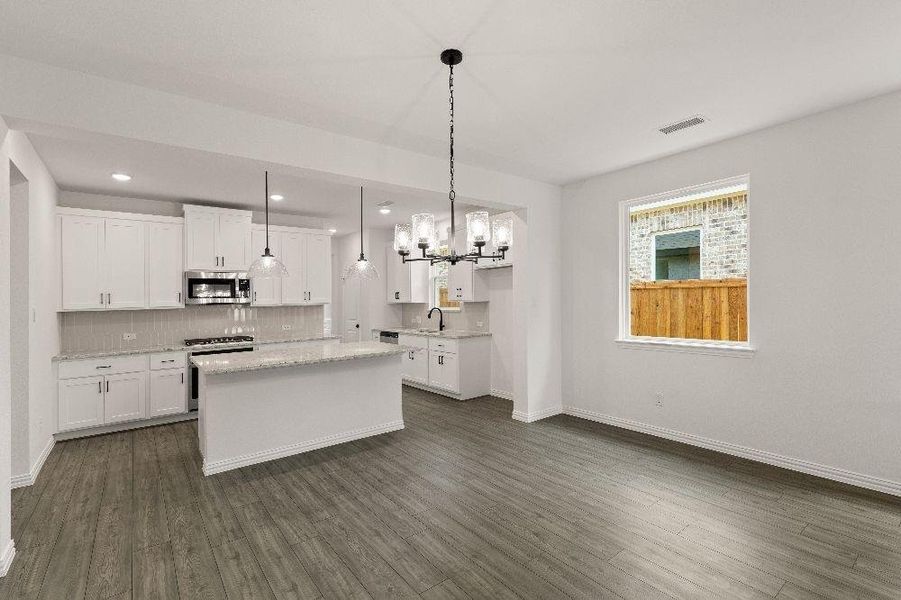 17. 1604 Grassy Pond - Dining 17. 1604 Grassy Pond - Dining