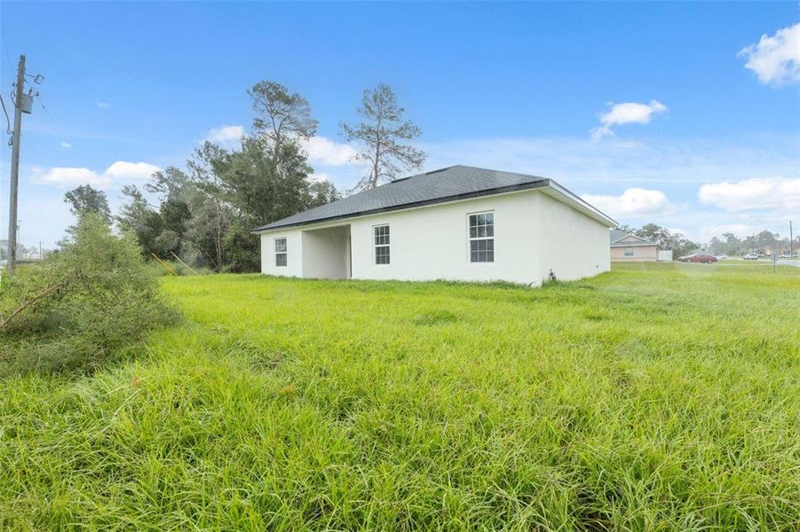 Exterior details and patio area of a home in , Ocala (Image 3).