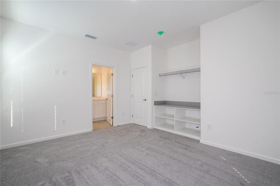 Spacious, unfurnished interior of a new home in , Orlando (Image 49).