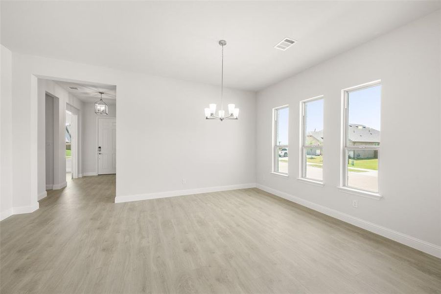 405 Daybreak- Dining-1 405 Daybreak- Dining-1