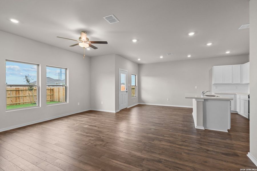 Spacious, unfurnished interior of a new home in Summerlin, San Antonio (Image 19).