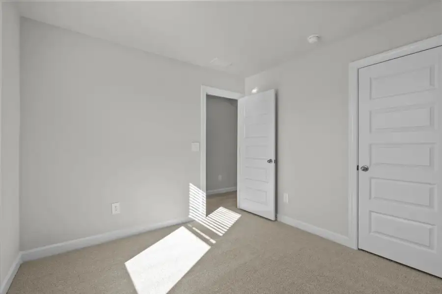 Spacious, unfurnished interior of a new home in Creek Ridge - Heritage Collection, Spartanburg (Image 18).