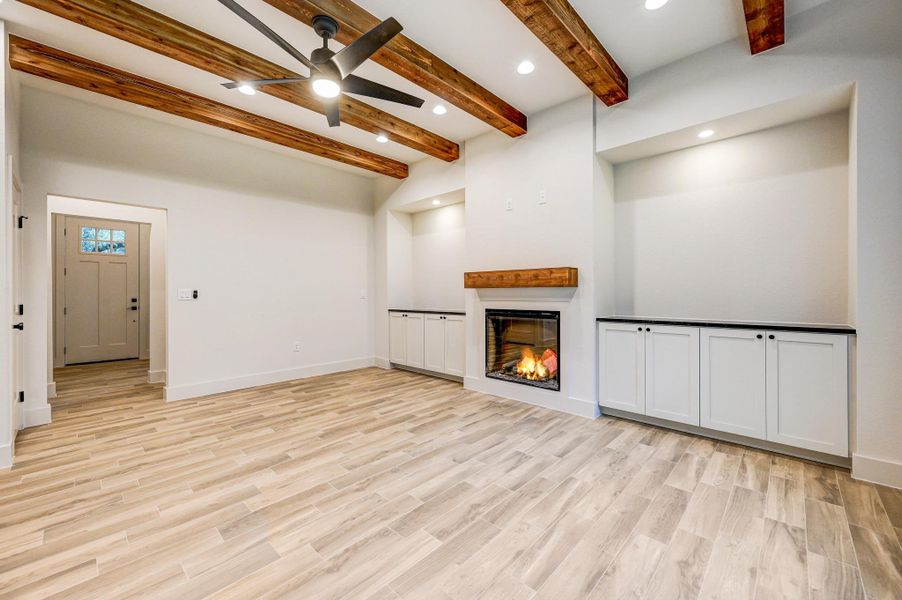 Spacious, unfurnished interior of a new home in , Wimberley (Image 15).